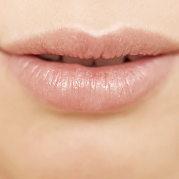 Preenchimento dos lábios deixa a boca grande?