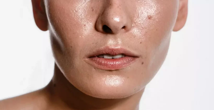 Guia básico para a pele oleosa: o que incluir e evitar na rotina?
